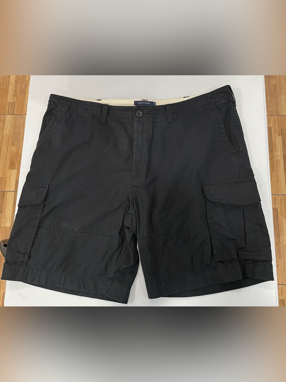 Men’s Tommy Hilfiger cargo shorts size 42 black